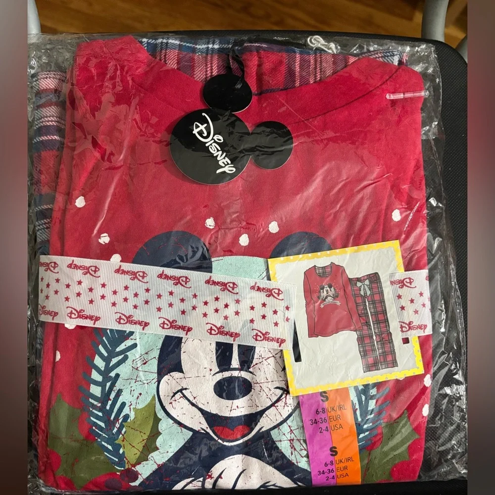 NWT Women's Disney's Mickey Mouse Long Sleeve Pajama Top & Bottom with pockets. - Picture 1 of 7